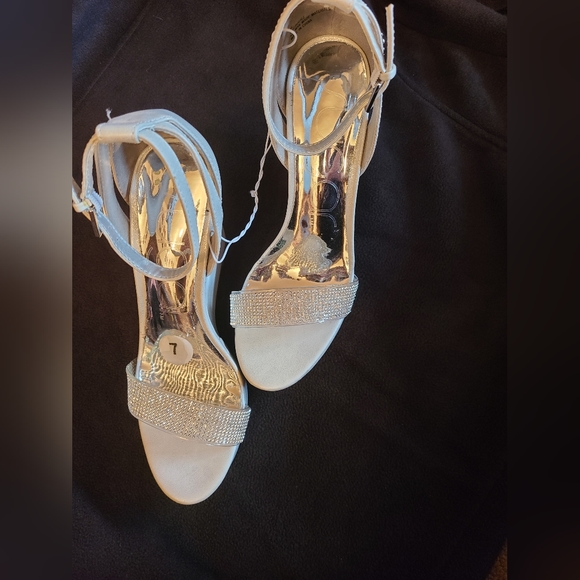 NWOT Sugar size 7 cream platform wedges - Picture 2 of 13